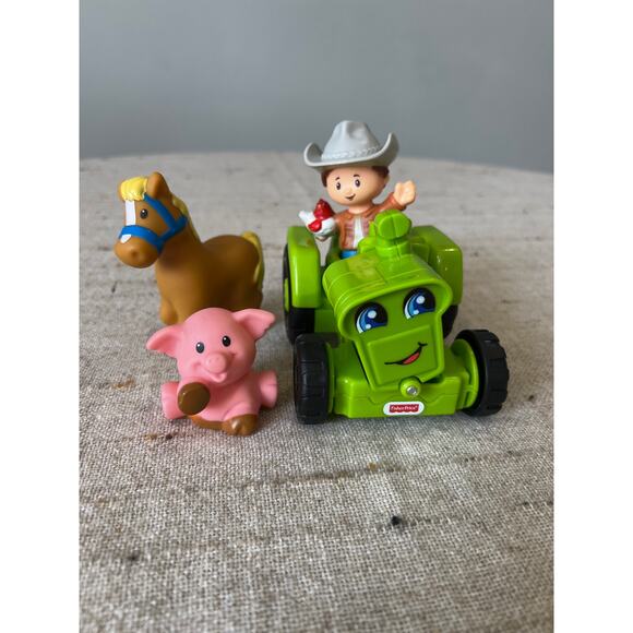 Fisher-Price Little People Helpful Harvester Tractor Farm Vehicle Figure Set - Picture 1 of 8